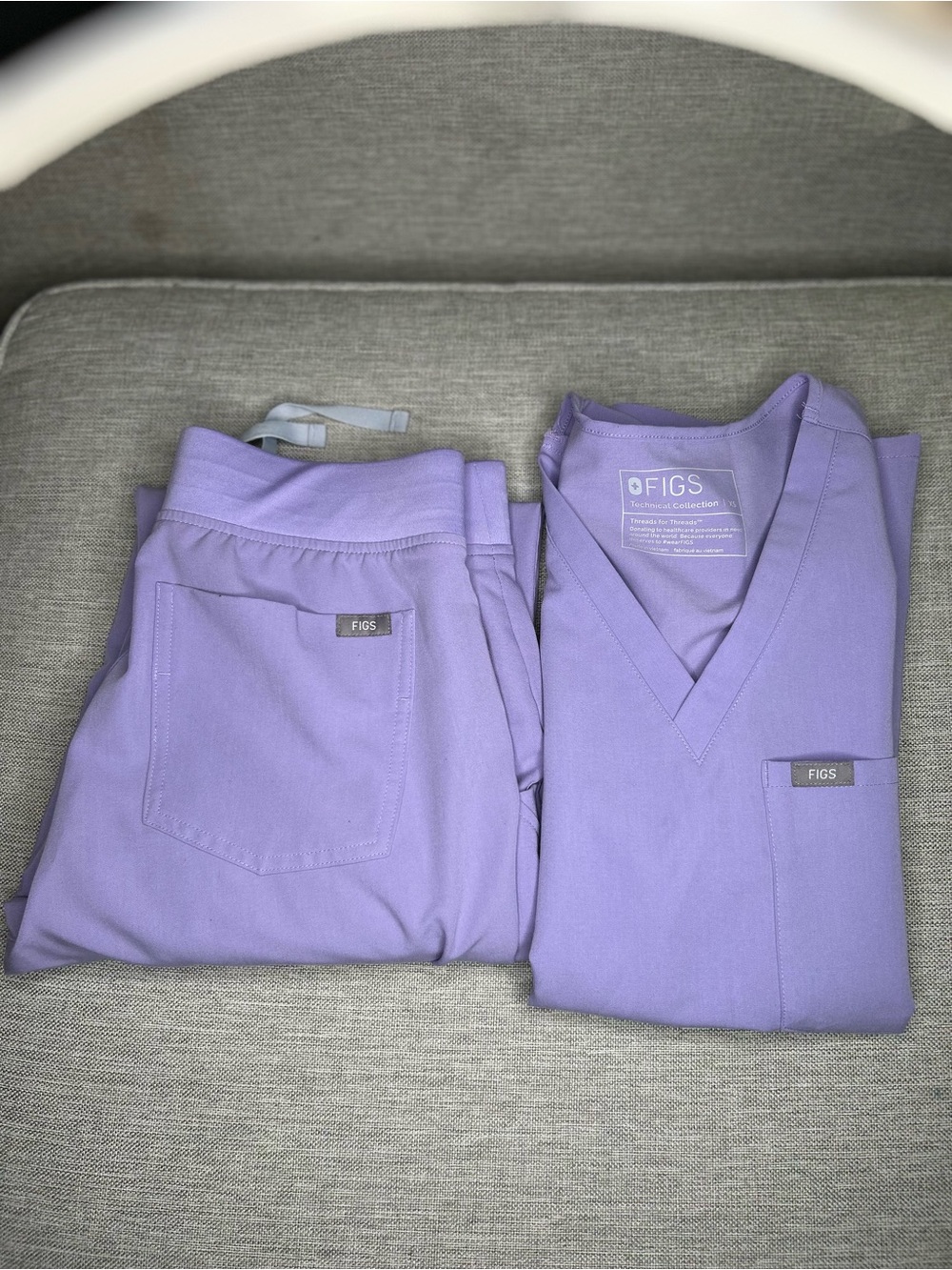 FIGS Lavender Dew Scrub Set - Catarina top & jogger pants XS/XSP